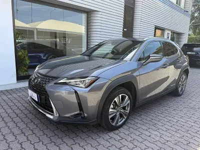 Usata Lexus UX 300e 56 kW (77 CV) 2022 Grigio / metallizzato SUV