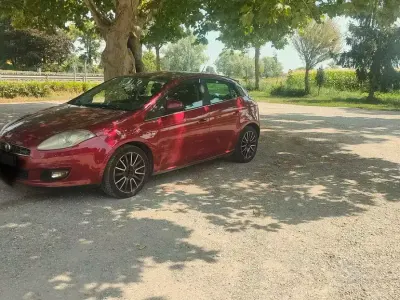 Usata Fiat Bravo 120 CV (88 kW) 2007 Rosso Utilitaria