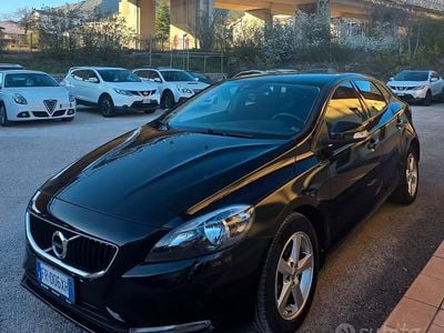 Usata Volvo V40 120 CV (88 kW) 2018 Nero Berlina