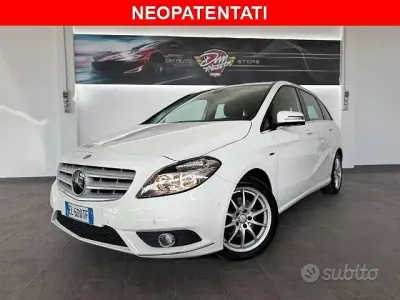 Usata Mercedes B200 Premium 136 CV (100 kW) 2012 Bianco Utilitaria
