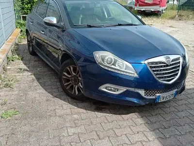 Usado Lancia Delta Silver 120 CV (88 kW) 2012 Azul Utilitario