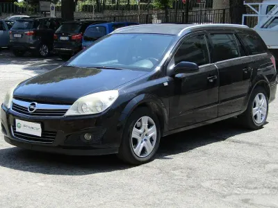 Usata Opel Astra Enjoy 125 CV (91 kW) 2009 Nero Station wagon