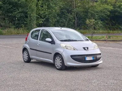 Usata Peugeot 107 68 CV (50 kW) 2007 Grigio Utilitaria