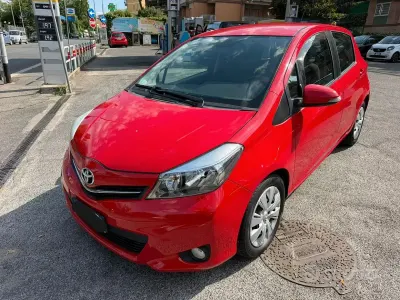 Usata Toyota Yaris Active 90 CV (66 kW) 2013 Rosso Utilitaria