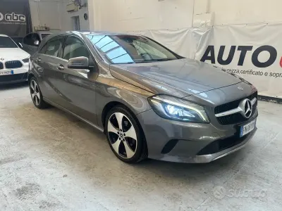 Usata Mercedes A180 Premium 109 CV (80 kW) 2018 Grigio Berlina