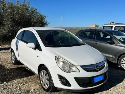 Używany Opel Corsa 75 KM (55 kW) 2013 Biały Hatchback