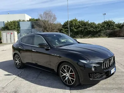 Usata Maserati Levante 250 CV (183 kW) 2016 Nero SUV