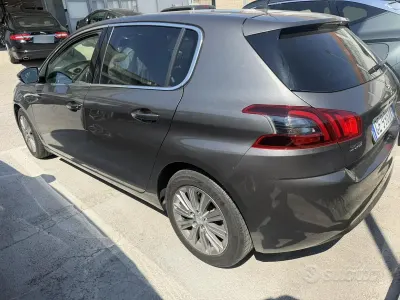 Usata Peugeot 308 110 CV (80 kW) 2021 Berlina