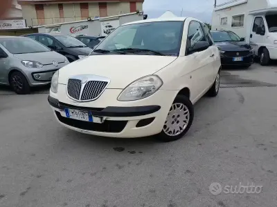 Usata Lancia Ypsilon 60 CV (44 kW) 2004 Beige Utilitaria