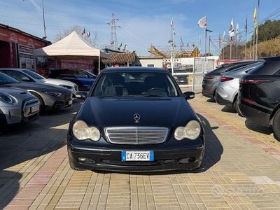 Usata Mercedes C220 Elegance 142 CV (104 kW) 2002 Nero Berlina