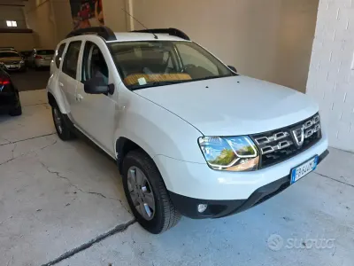 Usata Dacia Duster Lauréate 109 CV (80 kW) 2016 Bianco SUV
