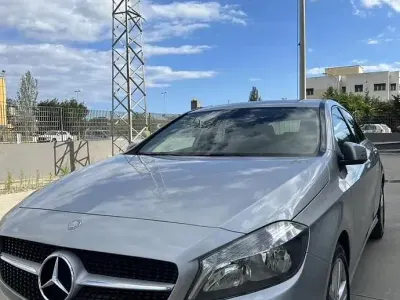 Usata Mercedes A180 109 CV (80 kW) 2016 Grigio Berlina