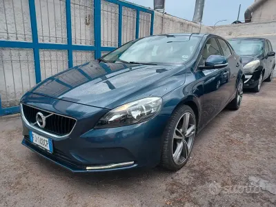 Usata Volvo V40 Momentum 120 CV (88 kW) 2017 Grigio Berlina