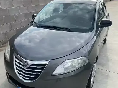 Usado Lancia Ypsilon Silver 69 HP (50 kW) 2011 Citadino