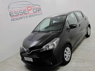 Begagnad Toyota Yaris Active 69 HK (50 kW) 2014 Svart Halvkombi
