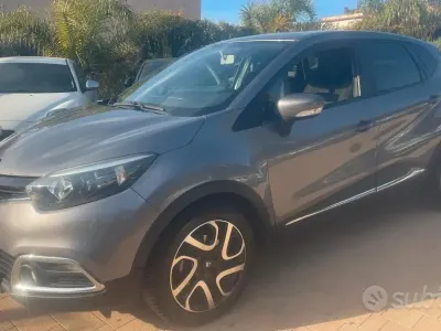 Usata Renault Captur 90 CV (66 kW) 2015 Grigio SUV