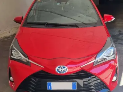 Usata Toyota Yaris Hybrid Style 101 CV (74 kW) 2018 Rosso Berlina