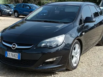 Usata Opel Astra 110 CV (80 kW) 2015 Nero Station wagon