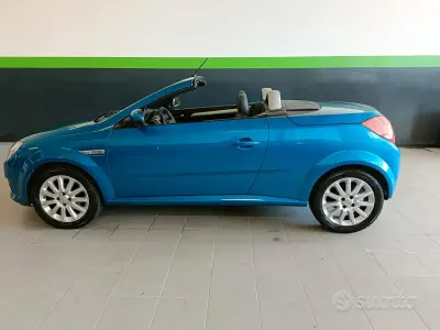 Usata Opel Tigra Edition 69 CV (50 kW) 2005 Cabrio