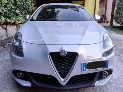 Usata Alfa Romeo Giulietta Super 120 CV (88 kW) 2017 Argento Utilitaria