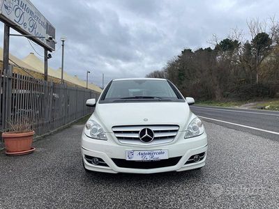 Usata Mercedes B200 Premium 140 CV (102 kW) 2011 Bianco Monovolume