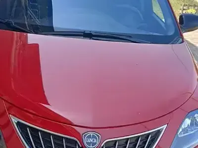 Usata Lancia Ypsilon 69 CV (50 kW) 2024 Rosso Utilitaria