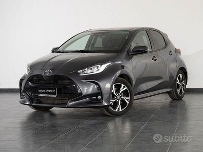 Usata Toyota Yaris Hybrid Trend 115 CV (84 kW) 2024 Grigio Berlina