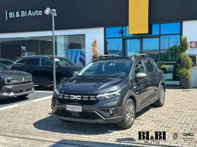Usata Dacia Sandero Comfort 101 CV (74 kW) 2023 Grigio Berlina