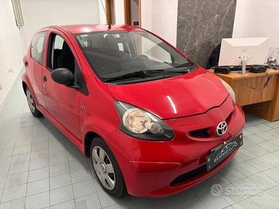 Usata Toyota Aygo H2 69 CV (50 kW) 2008 Rosso Utilitaria
