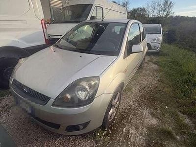 Usata Ford Fiesta Ghia 90 CV (66 kW) 2007 Utilitaria