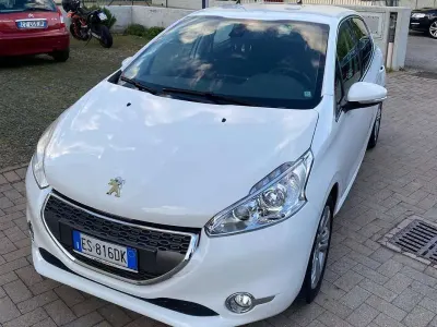 Usata Peugeot 208 Allure 82 CV (60 kW) 2013 Bianco Utilitaria