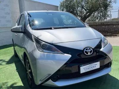 Usata Toyota Aygo X-play 69 CV (50 kW) 2018 Grigio Utilitaria