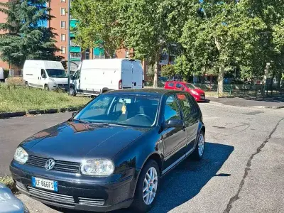 Usata VW Golf IV 105 CV (77 kW) 2003 Nero Berlina