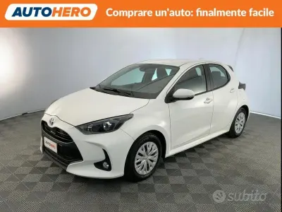 Usata Toyota Yaris Hybrid Active 92 CV (67 kW) 2022 Bianco Berlina