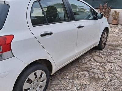 Usata Toyota Yaris 998 CV (734 kW) 2010 Bianco Utilitaria