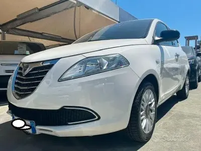 Usata Lancia Ypsilon 69 CV (50 kW) 2015 Bianco Utilitaria