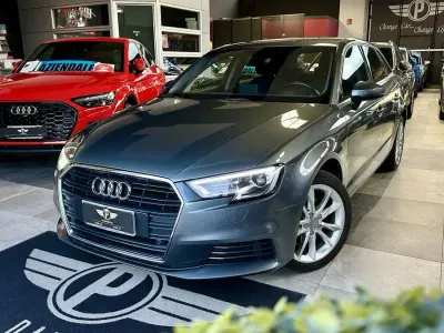 Usata Audi A3 Business 116 CV (85 kW) 2019 Grigio platinium metallizzata Berlina