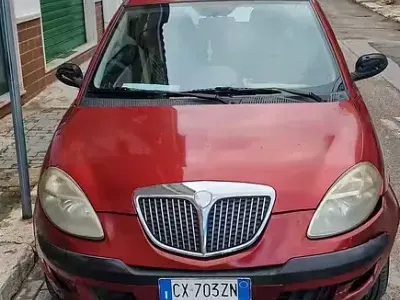 Usata Lancia Ypsilon 60 CV (44 kW) 2005 Rosso Utilitaria