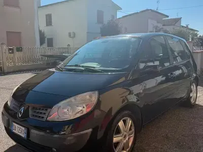 Usata Renault Scénic 111 CV (81 kW) 2006 Monovolume