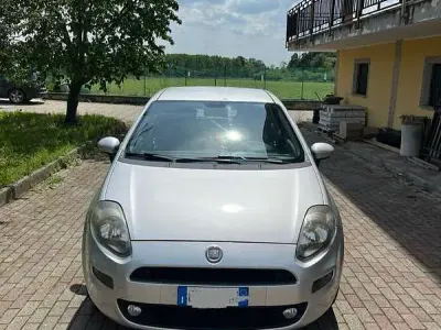 Usata Fiat Grande Punto 77 CV (56 kW) 2012 Utilitaria