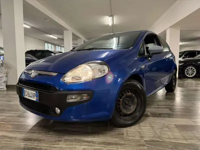 Usata Fiat Punto Active 75 CV (55 kW) 2011 Blu Utilitaria
