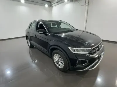Usata VW T-Roc Life 115 CV (84 kW) 2025 Deep black SUV
