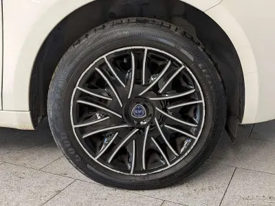 Usata Lancia Ypsilon Gold 70 CV (51 kW) 2023 Bianco Utilitaria