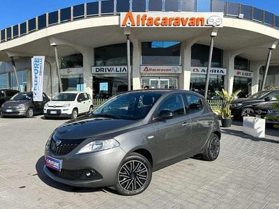 Usata Lancia Ypsilon Silver 69 CV (50 kW) 2023 Grigio Utilitaria