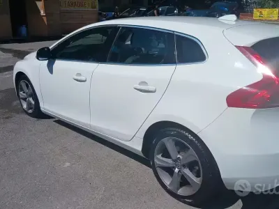 Usata Volvo V40 115 CV (84 kW) 2012 Bianco Utilitaria