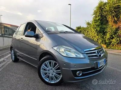 Usata Mercedes A180 109 CV (80 kW) 2009 Grigio Berlina
