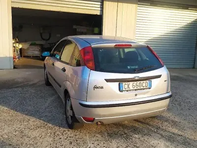 Usata Ford Focus 100 CV (73 kW) 2004 Grigio Berlina