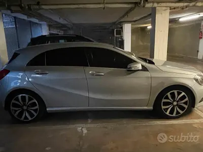 Usata Mercedes A200 136 CV (100 kW) 2014 Grigio Utilitaria