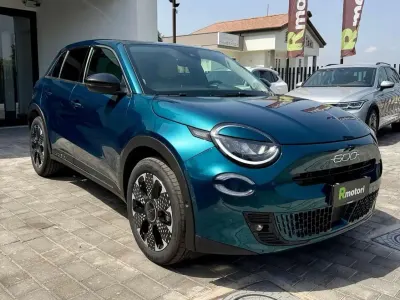 Usata Fiat 600 La Prima 145 CV (106 kW) 2025 Verde SUV