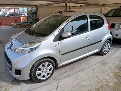 Usata Peugeot 107 67 CV (49 kW) 2010 Grigio Utilitaria